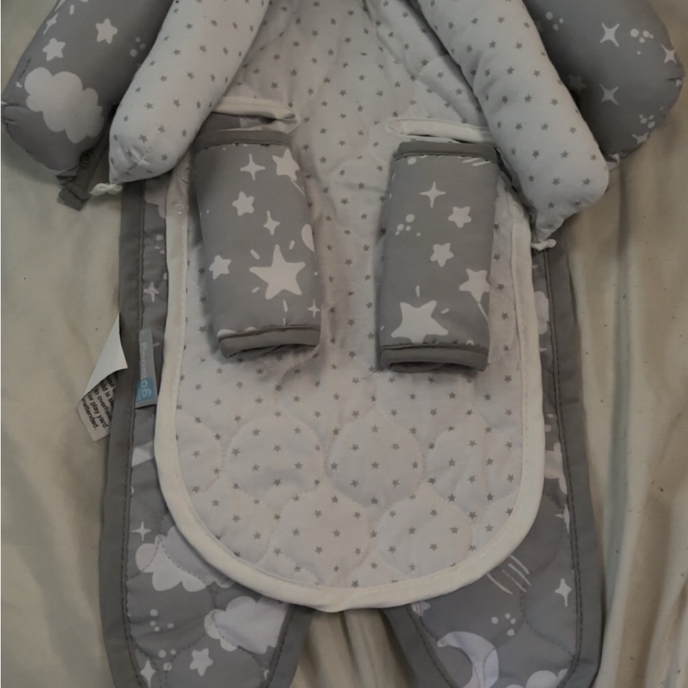 Cozy Gray Star Patterned Kids Seat Liner